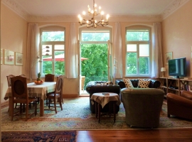 Wohnraum mit Balkon Vorschau 1