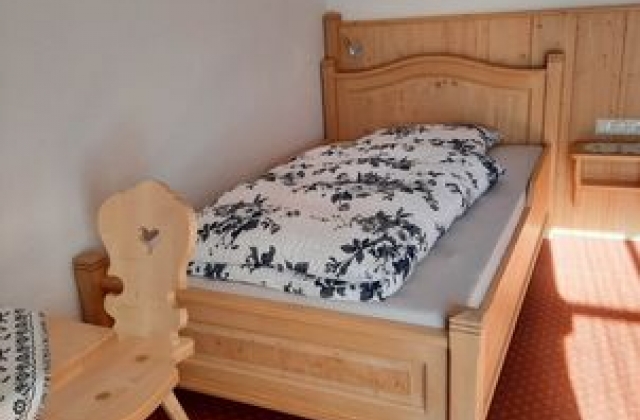 Gästehaus Strasser &middot; Zimmer Nr. 8