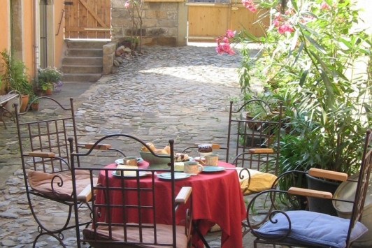 Ferienwohnungen im KulturHaus Loschwitz Ferienwohnungen im KulturHaus Loschwitz